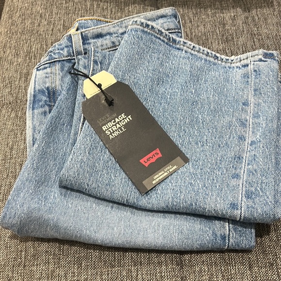 Levi’s RIBCAGE STRAIGHT ANKLE WOMEN'S JEANS - Picture 5 of 11